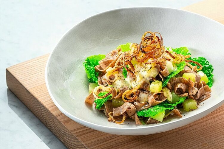 Teller mit Nudeln und Gemüse HEV_43136_41606.jpg